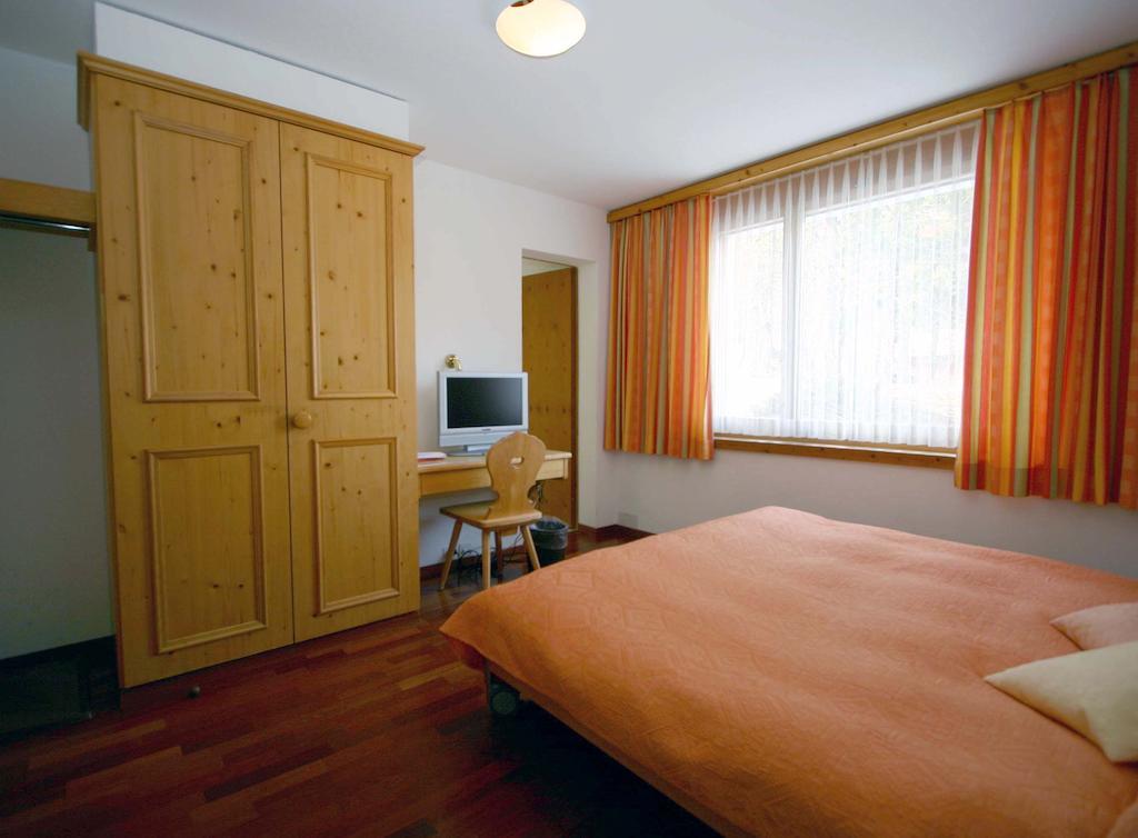 Hotel Poestli Maloja Quarto foto