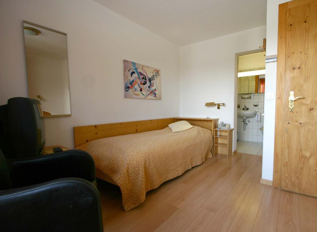 Hotel Poestli Maloja Quarto foto